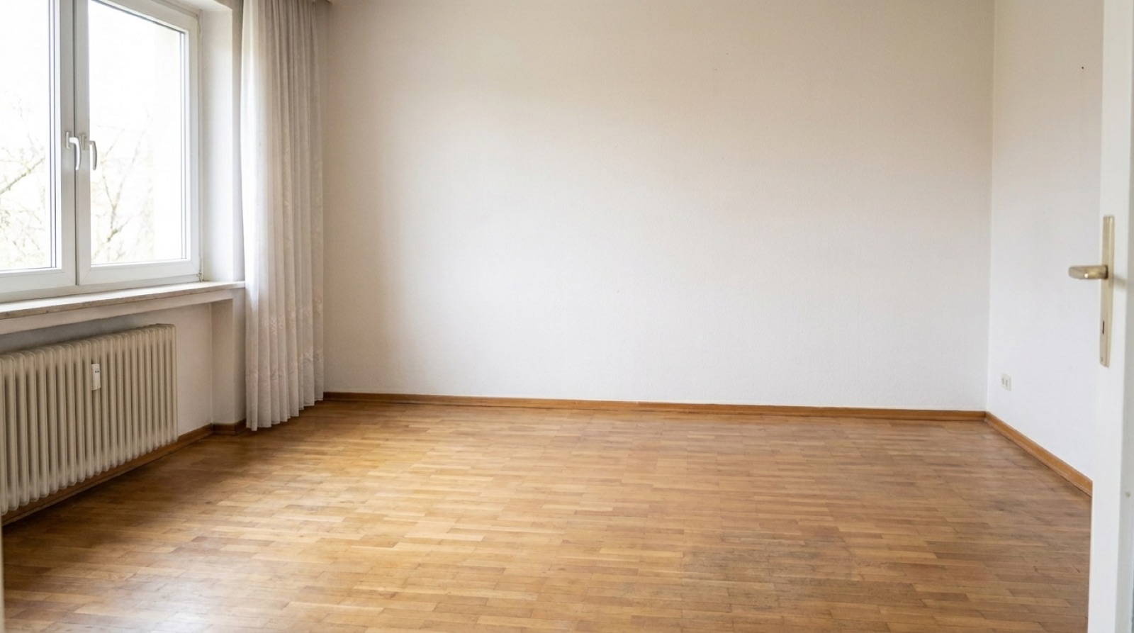 Dasselbe Zimmer besenrein nach der Entrümpelung durch König Express